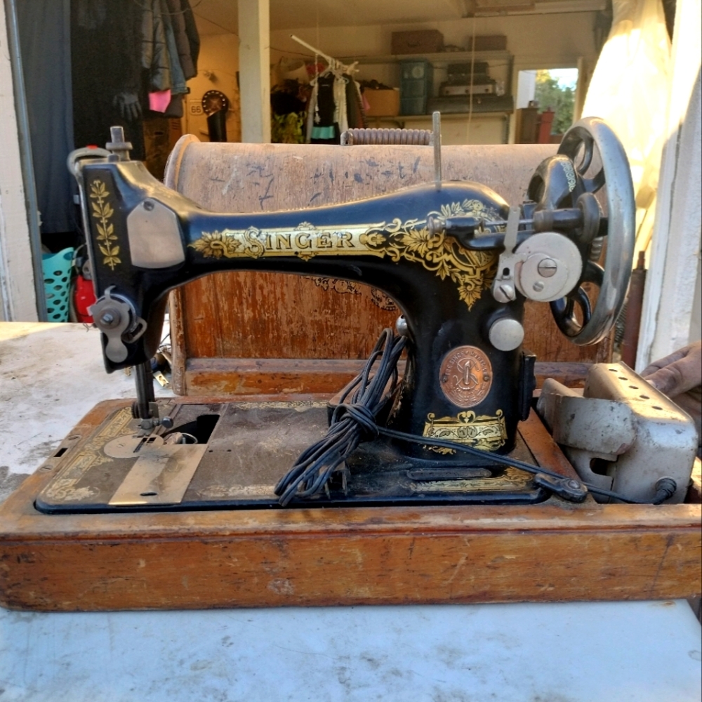 Original Vintage sewing machine with case in great condition a must see